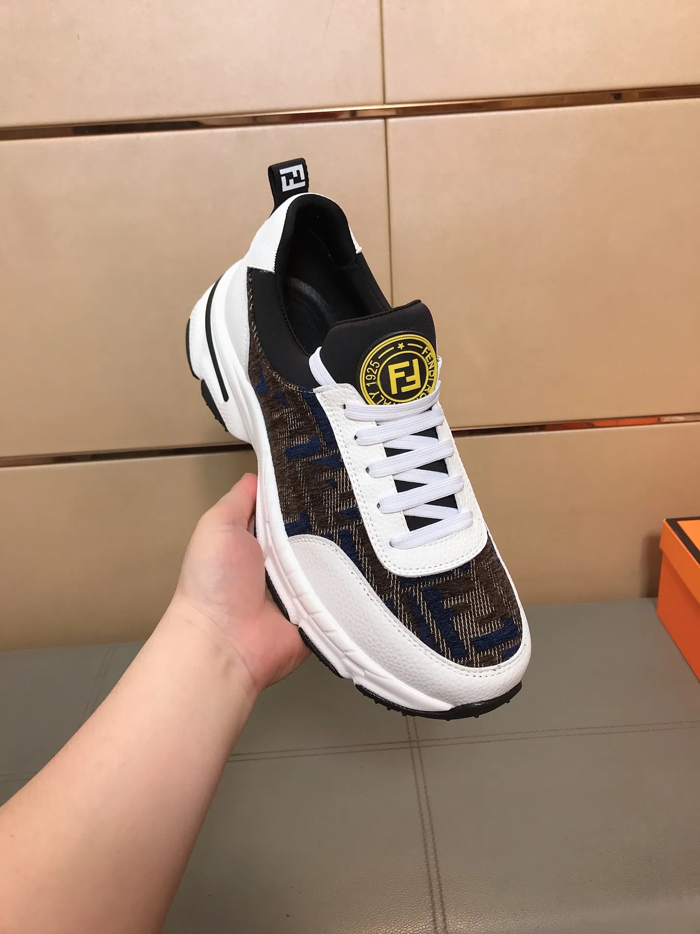 Factory price 442 💥💥🔺🔺FENDI [Fendi] Men’s new casual shoes are a hit! , that kind of calm connotation️elegant taste is indescribable to start the journey of fashionable shoes💍💍to cope with various occasions calmly! The momentum of the big names speaks for itself! Comfortable and comfortable on the feet! Materials: Imported printed materials, stitched with cowhide design, sheepskin feet, a fashion must-have! Code number: 38-44